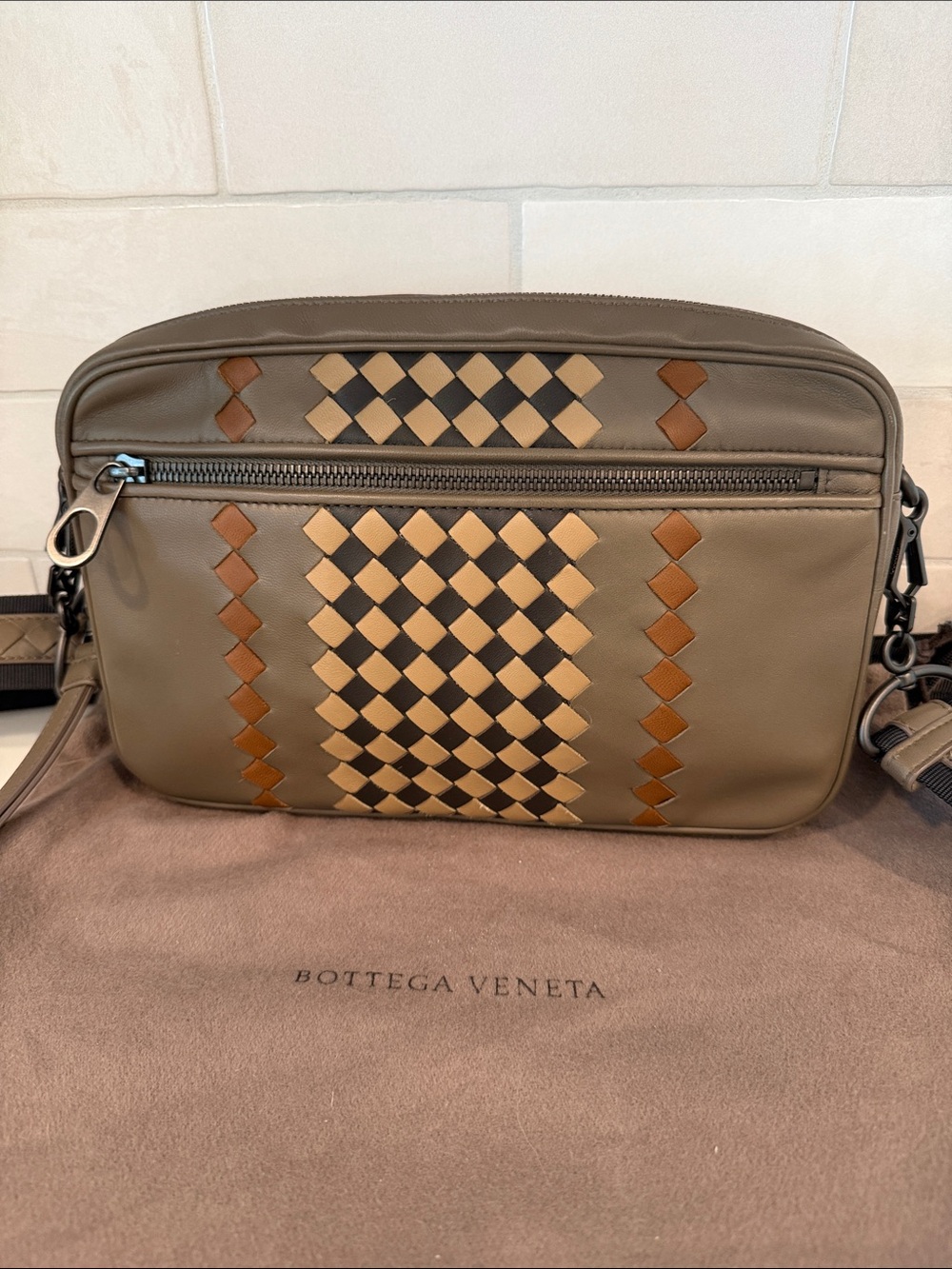 Bottega Veneta Men’s Intrecciato Leather Crossbody Bag in Taupe